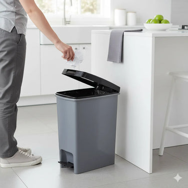 Papelero O Basurero Clin 12.5lt con pedal Reyplast